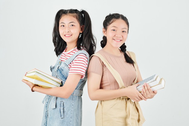 Português 9º Ano Fundamental - Revisão: pronomes de tratamento e conjugação verbal.