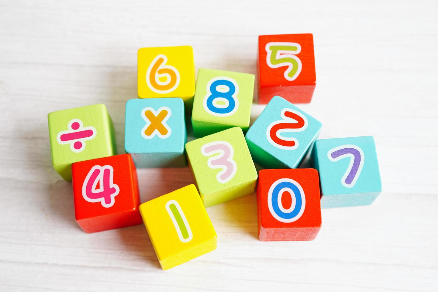 Apostila de Matemática - Unidade temática: Geometria - Habilidades BNCC: EF02MA15.