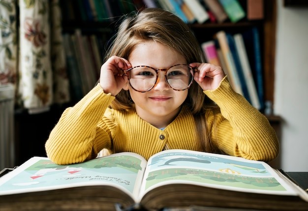 Plano de Aula de Língua Portuguesa - Lendo e interpretando poemas - 2º Ano do Ensino Fundamental.