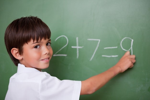 Plano de Aula de Matemática - Resolvendo situações-problema envolvendo os diferentes significados da subtração com o apoio do material dourado - 2º Ano do Ensino Fundamental.