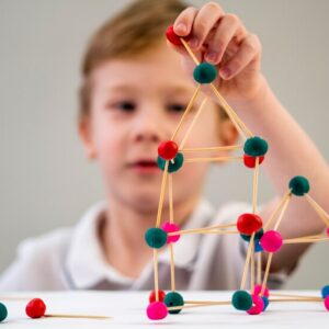 Plano de Aula de Matemática – Procurando formas não planas pela escola – Habilidade BNCC: EF01MA13.